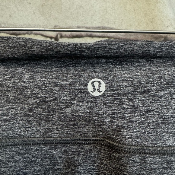 Lululemon Tied To It 7/8 Tight 25" Heathered Black / Dark Carbon Size 4 - Picture 5 of 8